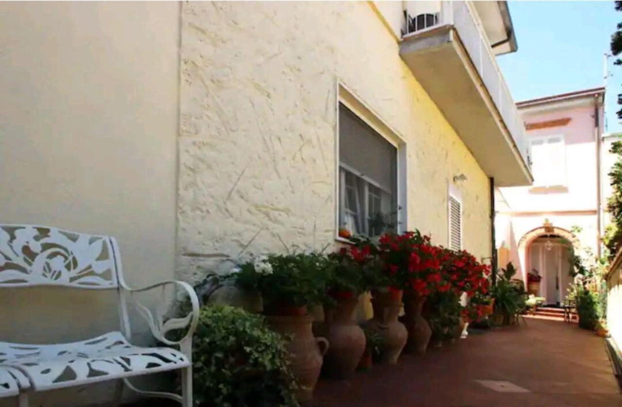 Lovely House Near The Beach Torre del Lago Puccini Exterior photo